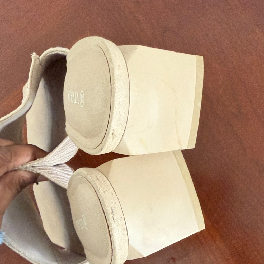 Vivaia gorgeous Beige Textured Heels Sz 42 / 10.5 block heel Jade pro square toe - Picture 10 of 13